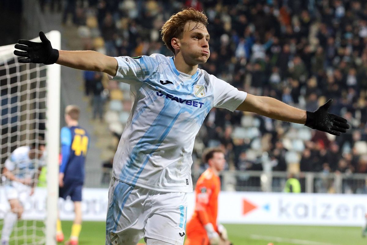 Toni Fruk celebrates