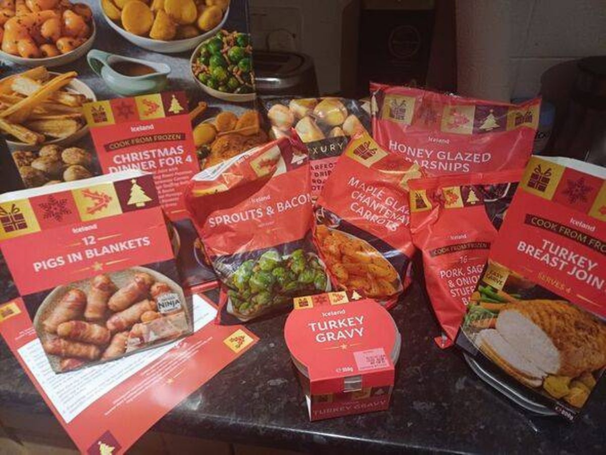What is in the Iceland Christmas dinner in a box deal