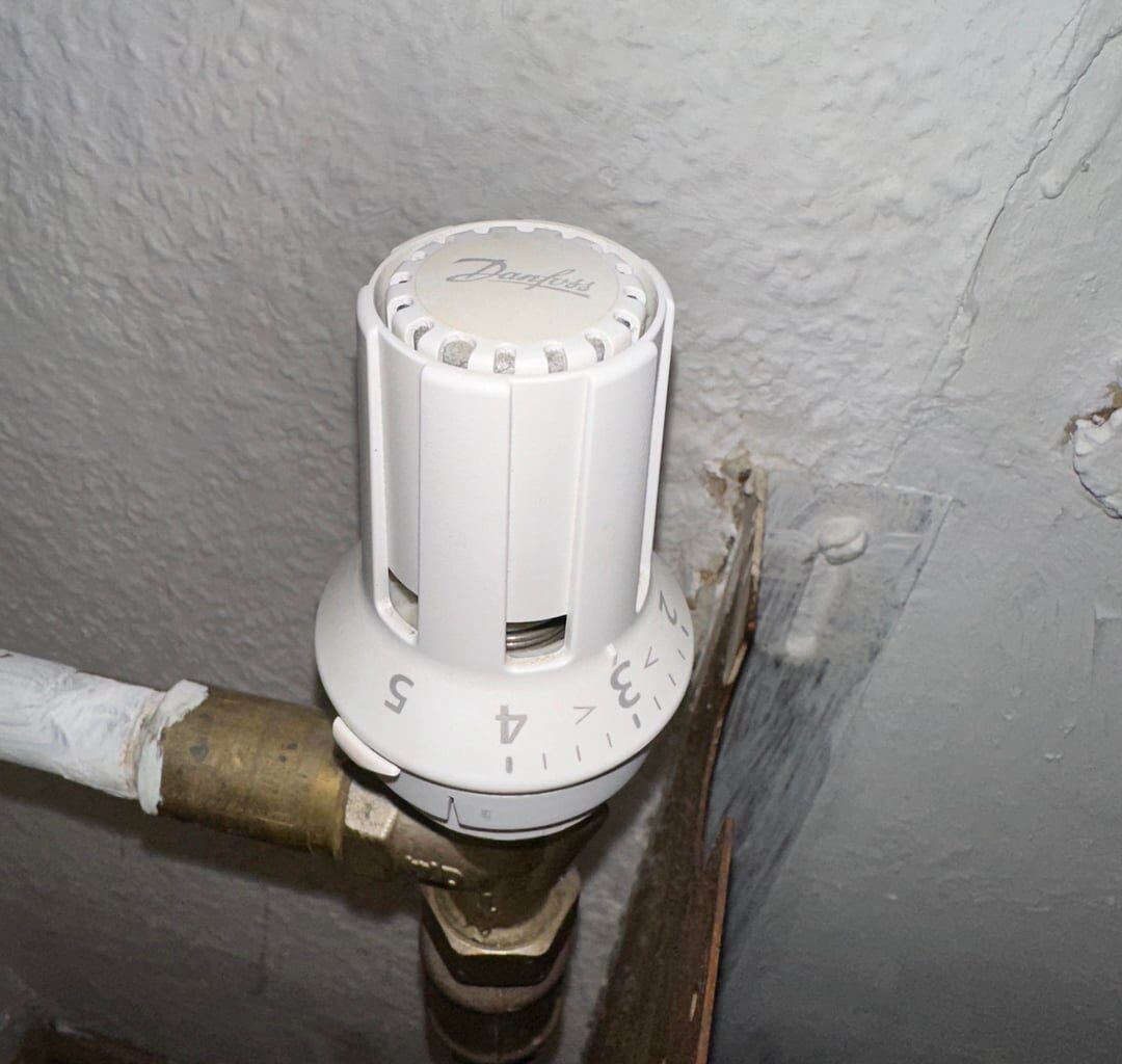 How do I turn heating on in my apartment ?