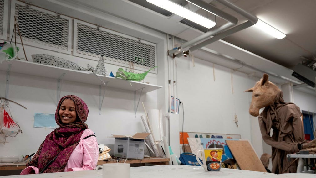 ”Jag älskar Biskopsgården, jag känner mig trygg här”, säger Saida Moge, socialdemokratisk lokalpolitiker och Biskopsbo.