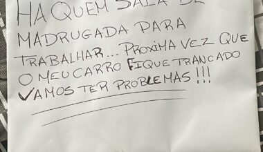 Deixaram-me este bilhete no pára-brisas do carro!