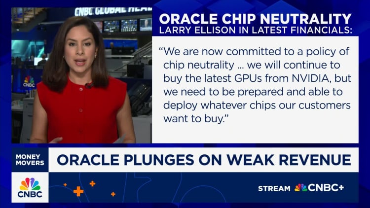 Oracle plunges on weak revenue