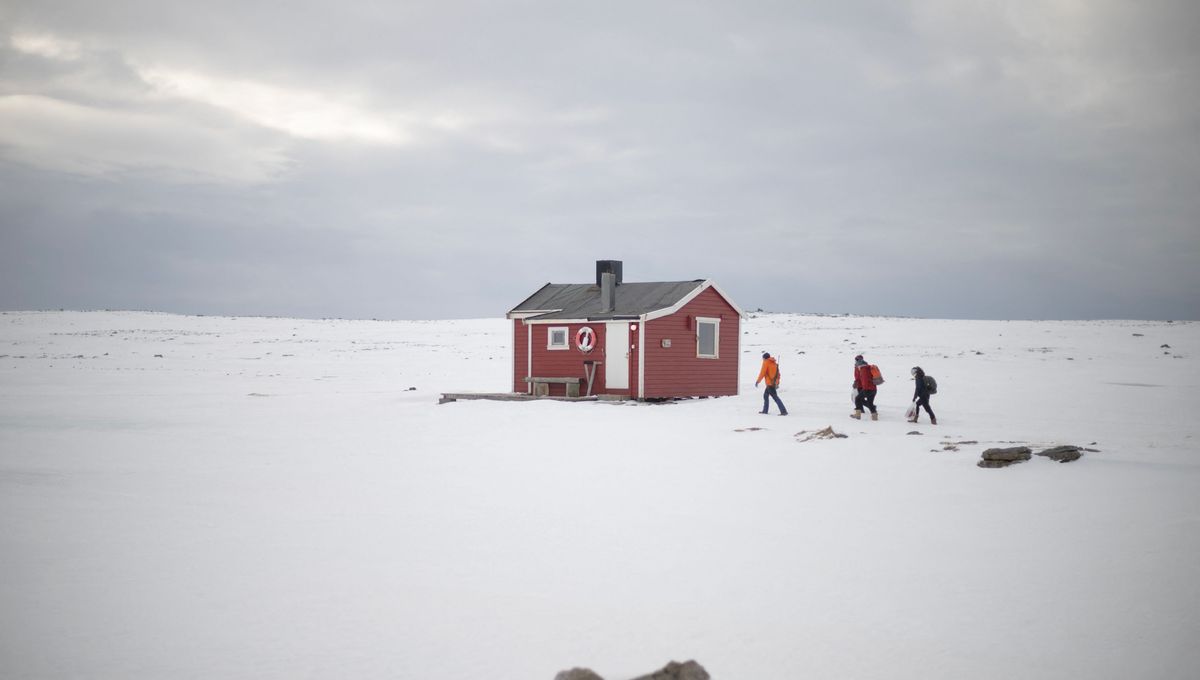 En quoi les pôles Nord et Sud sont-ils un enjeu pour la France ?