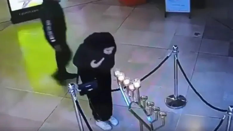 Watch: Arab blows out menorah in Tel Aviv mall