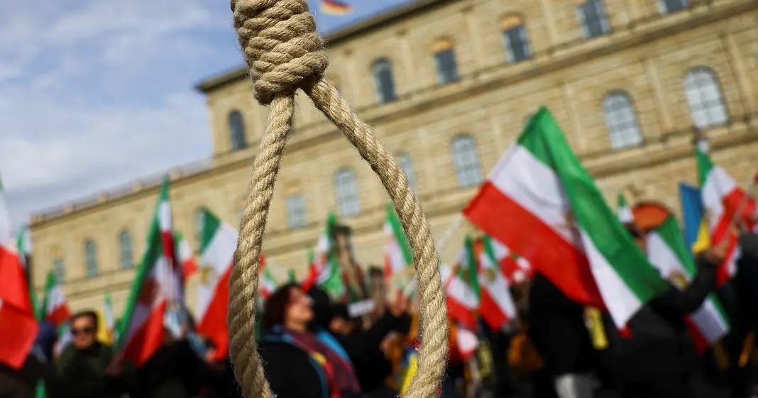 UN experts urge Iran to halt execution of child marriage victim