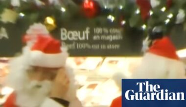 Santas and elves rob Montreal grocery store to ‘give food to the needy’ | Canada