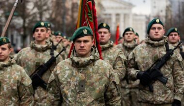 Lietuva į užsienio misijas siųs daugiau kaip 400 karių ir tarnautojų