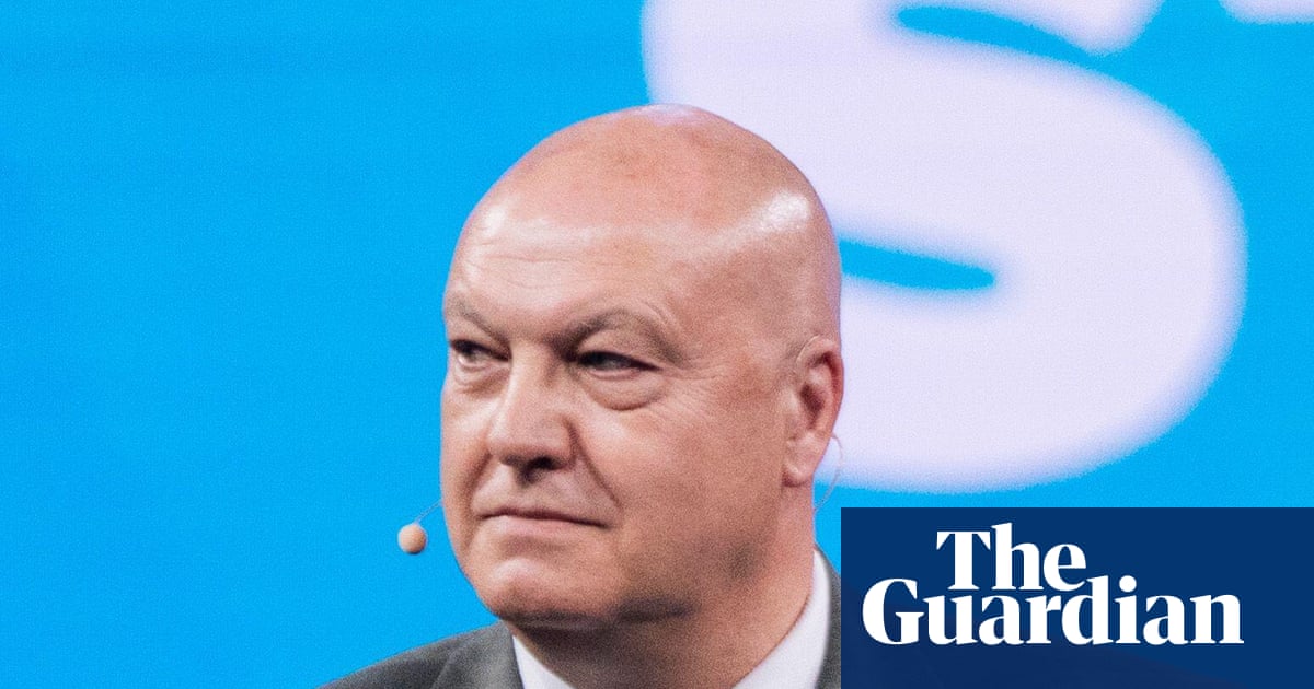 Nigel Farage urged to sack Reform council leader accused of racism | Reform UK