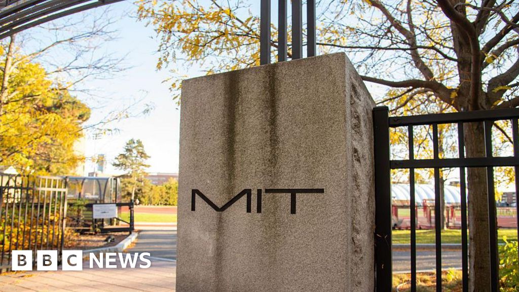 MIT professor from Portugal shot at home dies, police say