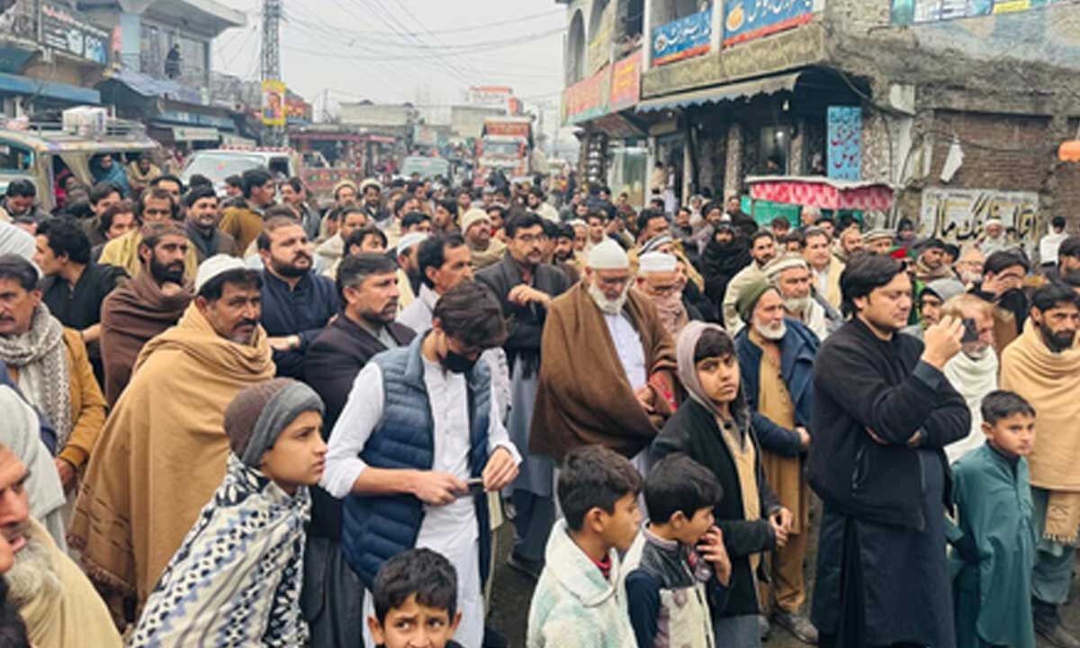 PTI workers intensify protests against sentencing of Imran Khan and his wife