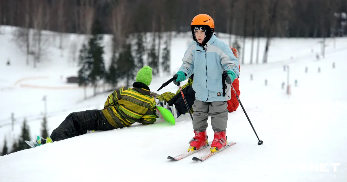 Vairāki slēpošanas kompleksi Latvijā sāks ražot sniegu, lai varētu Ziemassvētkos strādāt