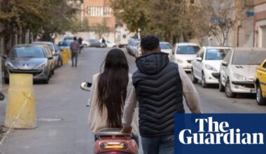 The women throwing off their hijabs in Tehran | Iran