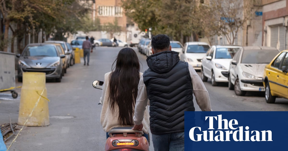 The women throwing off their hijabs in Tehran | Iran