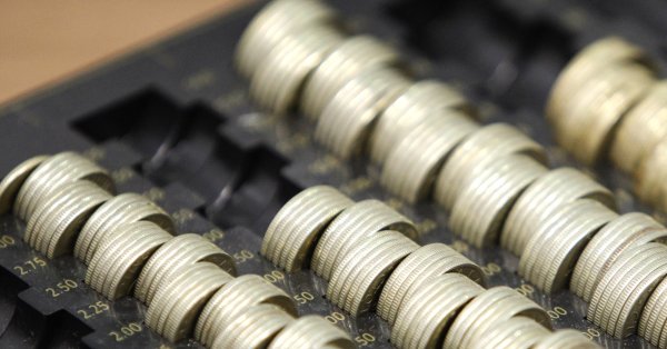 От днес в България се продават пакети с евромонети