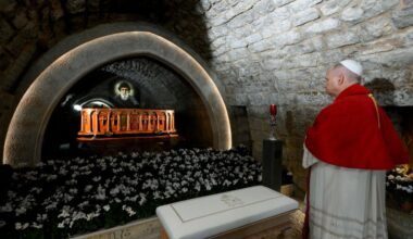 Pope prays at tomb of Saint Charbel Makhlouf