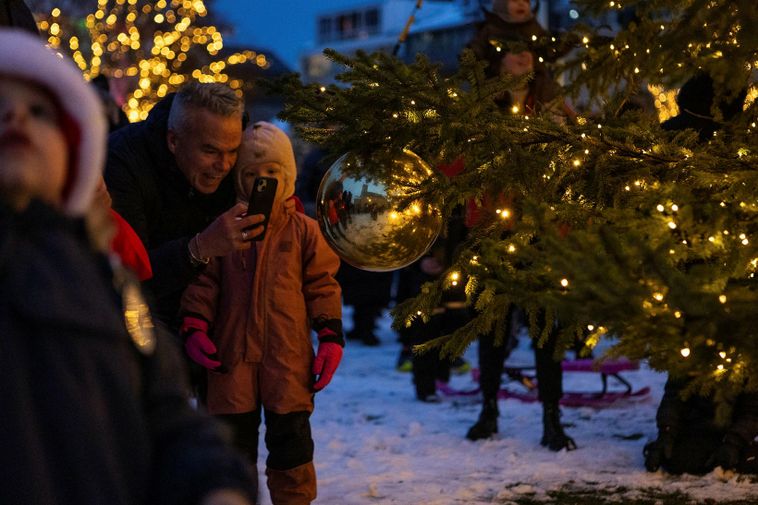 Photos: The Oslo Tree lit up