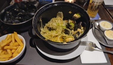 For the tourist who was told, a couple of days ago, that it is too cold for mussels..