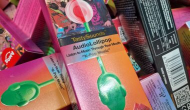 Normal sælger slikkepind som spiller musik når du har den i munden. (Brok over engangs-elektronik)