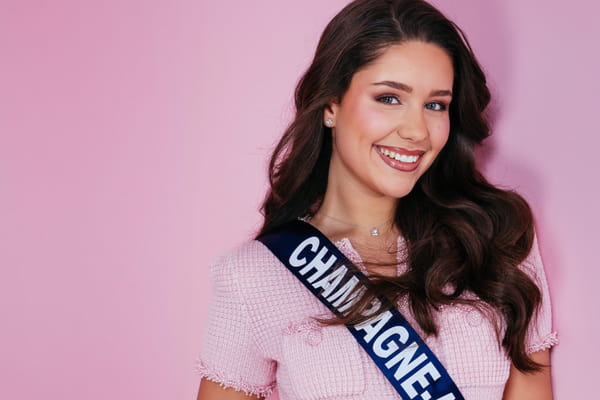 Les portraits des candidates : Miss Champagne-Ardenne, Ynès Lallemand - Miss France 2026 ©
