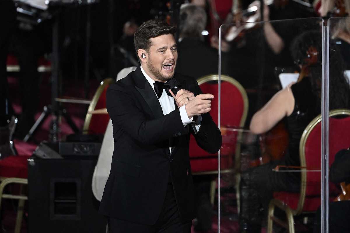 Bublé gets Pope to sing along in delightful Vatican concert