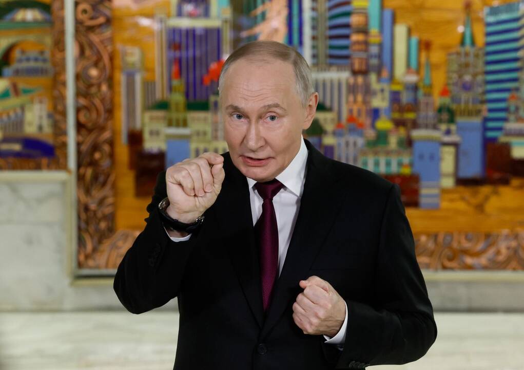 Le président russse Vladimir Poutine face aux médias, en marge d'un sommet sur les investissements à Moscou, le 2 décembre 2025. — © SERGEI ILNITSKY / keystone-sda.ch Le président russse Vladimir Poutine face aux médias, en marge d'un sommet sur les investissements à Moscou, le 2 décembre 2025. — © SERGEI ILNITSKY / keystone-sda.ch