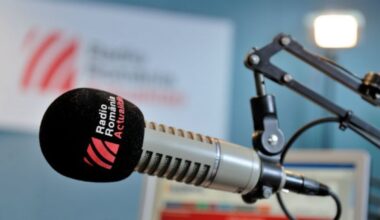 Premieră în România: Serviciul de noapte, prima emisiune radio accesibilizată în limba semnelor române