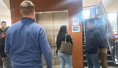 Pritzker signs bill enacting immigrant protections in courthouses