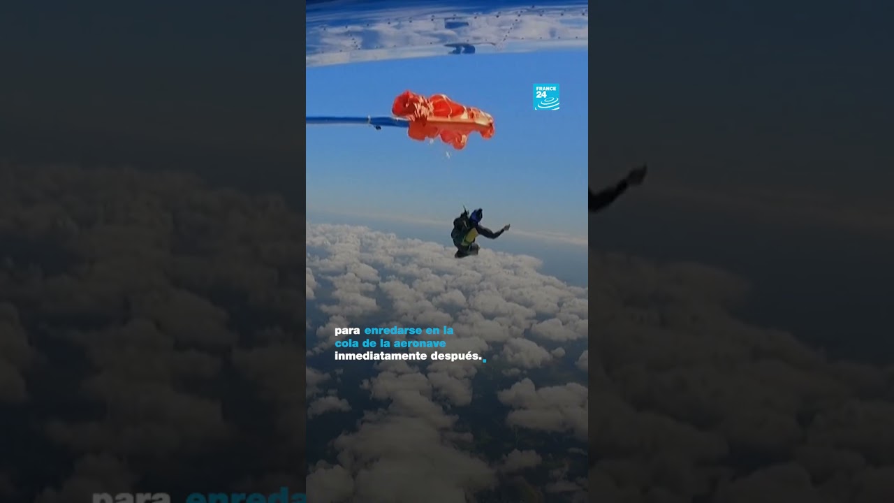 Paracaidista sobrevive tras quedar colgado de la cola de un avión en vuelo