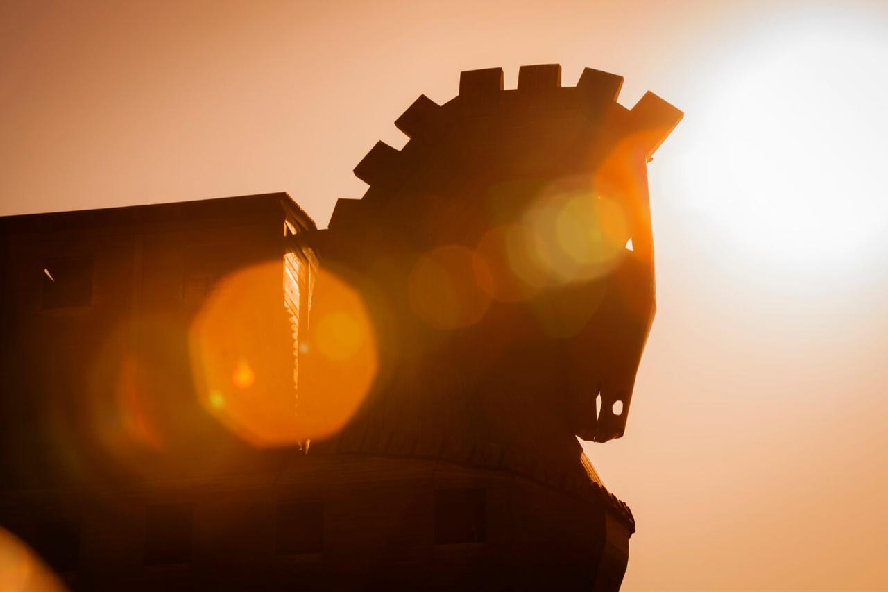 Silhouette Trojan Horse structure in Canakkale, Türkiye. (Adobe Stock Photo)