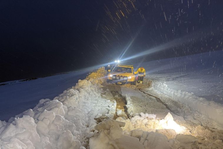 Forced to retreat due to lightning risk