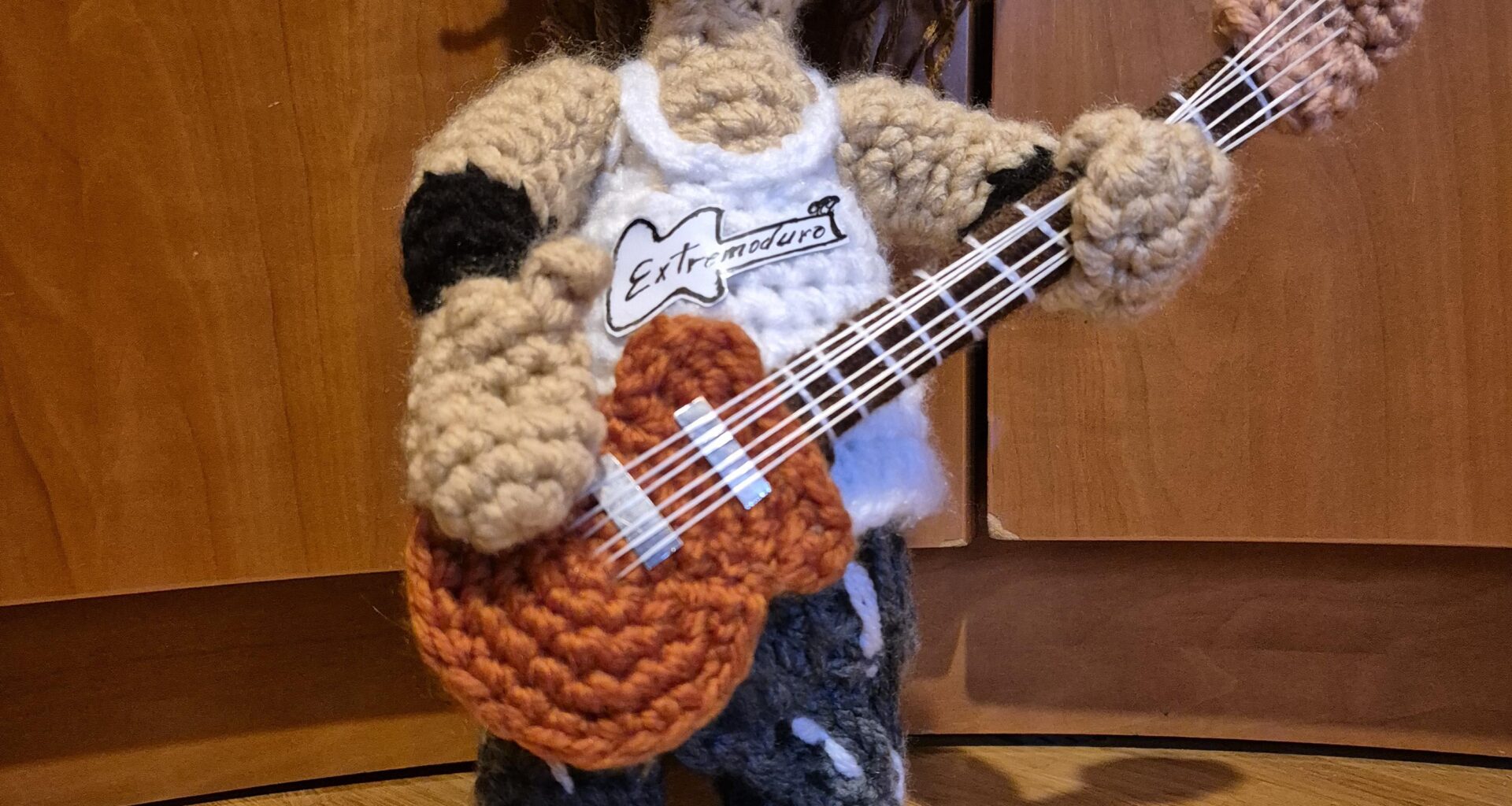 La cantó como le salió de los cohones