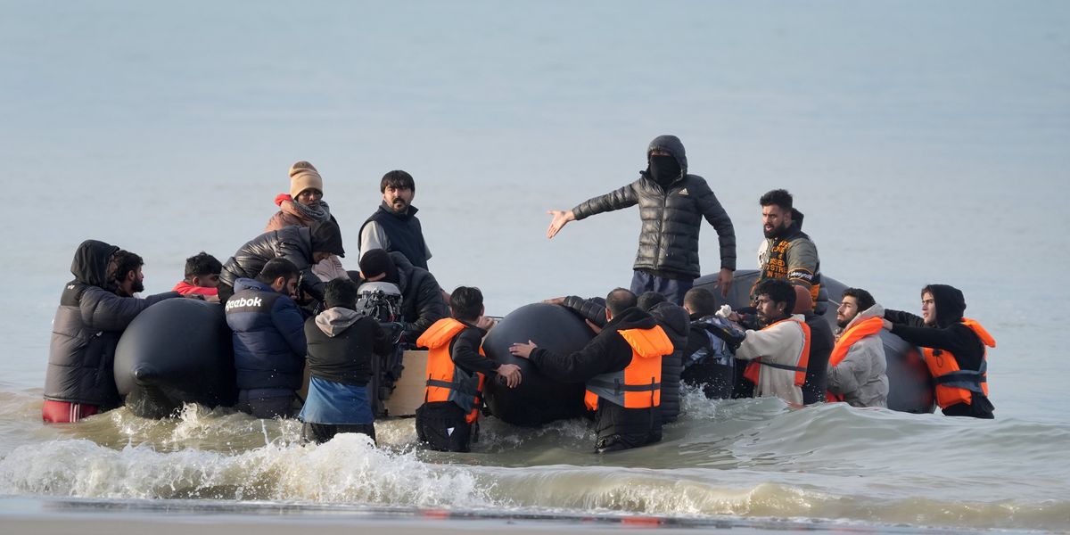 Keir Starmer's 'smash the gangs' policy suffers major setback as 40,000 asylum seekers cross Channel this year