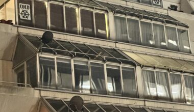 What are these ‘Cold’ posters about on flats in Holborn?