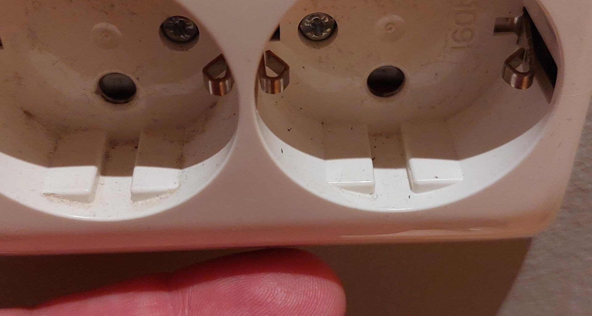 Update screw in el socket