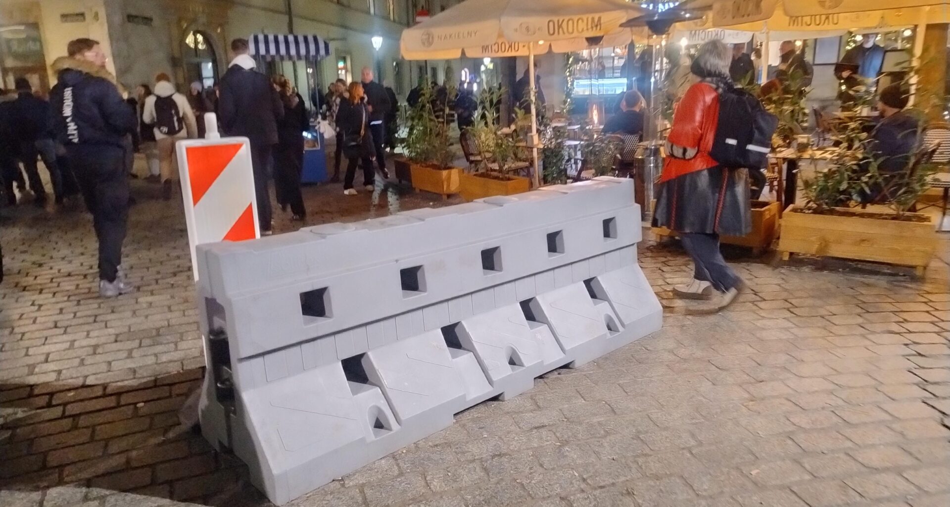 Śmiejemy się z zagranicznych , ale importujemy ich rozwiązania