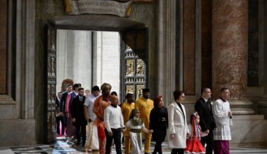 Elizabeth Lev: Tour guides work to build bridges during Jubilee