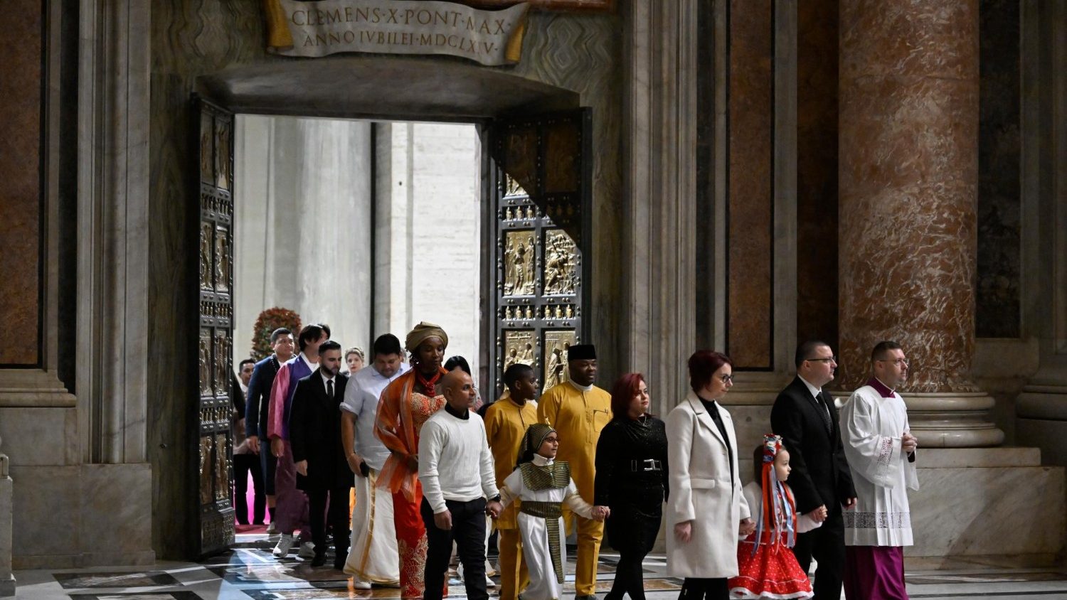 Elizabeth Lev: Tour guides work to build bridges during Jubilee