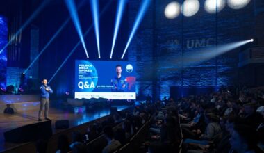 Kosmiczne emocje podczas spotkania ze Sławoszem Uznańskim-Wiśniewskim - Grudzień - 2025 - Aktualności - Centrum Prasowe UMCS