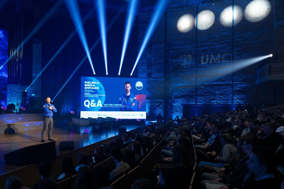 Kosmiczne emocje podczas spotkania ze Sławoszem Uznańskim-Wiśniewskim - Grudzień - 2025 - Aktualności - Centrum Prasowe UMCS