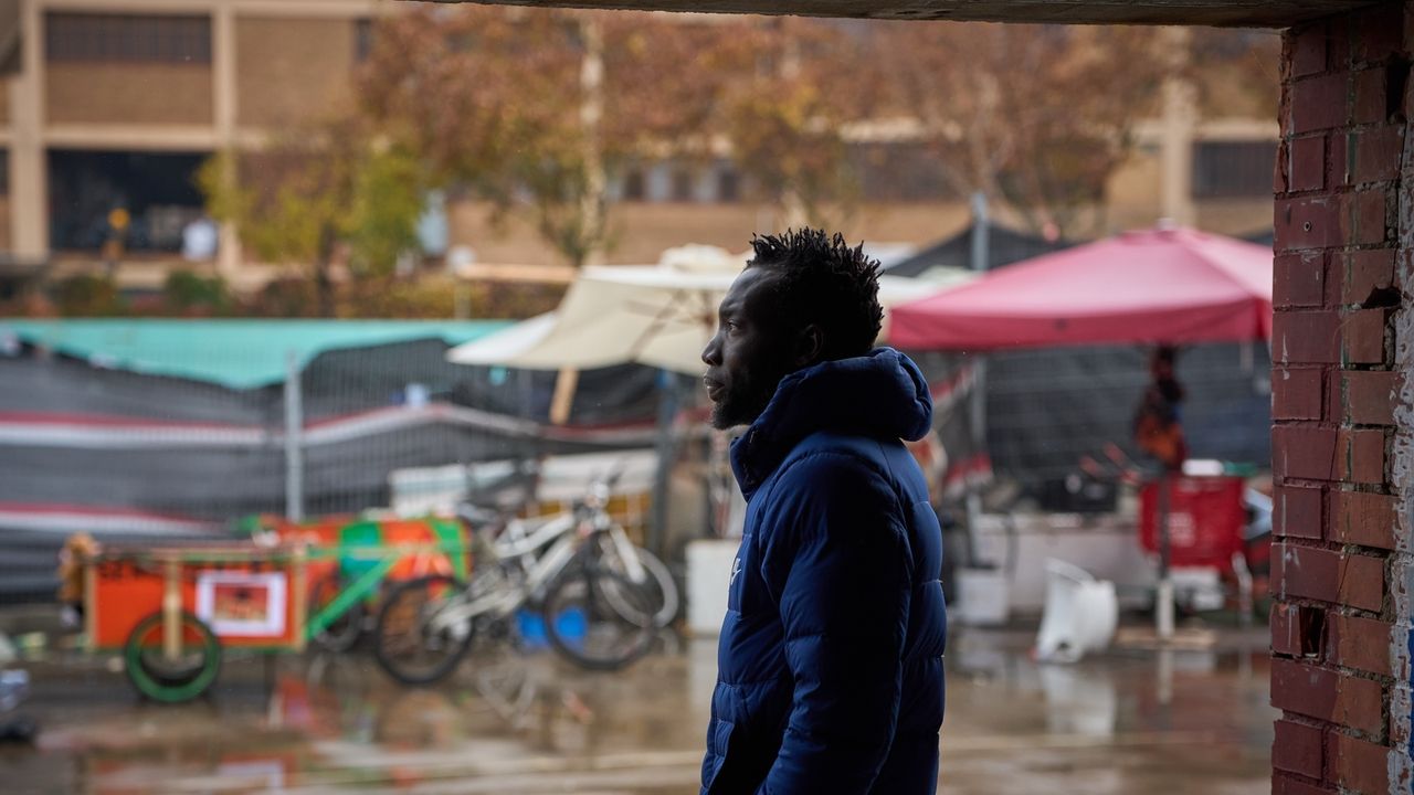 Spanish police evict hundreds of migrants from squat deemed a safety hazard