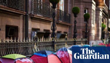 Thousands to avoid Christmas on streets as Home Office ordered to delay refugee evictions | Refugees