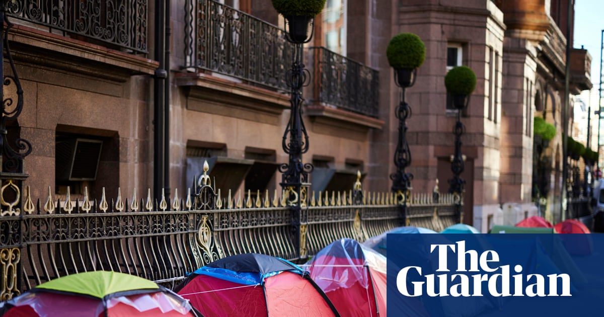 Thousands to avoid Christmas on streets as Home Office ordered to delay refugee evictions | Refugees