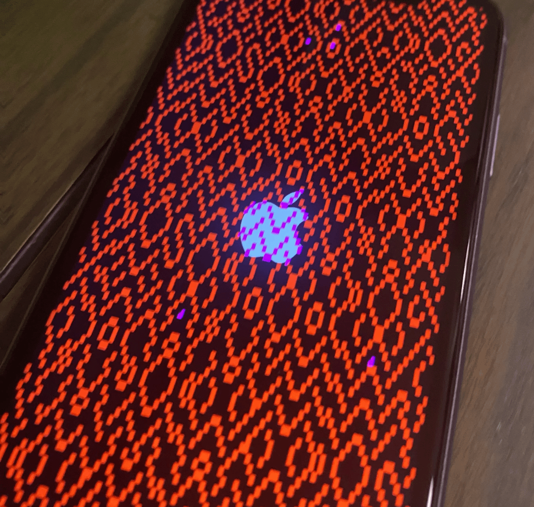 Kurš uzlauza iPhone un uzlika Lielvārdes jostas vīrusu?