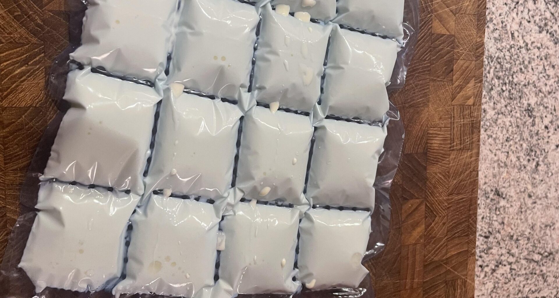 Mit julesparetip. Tilbudsfløde i isterningeposer, så har man til sovsen i hele 2026