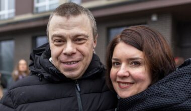 Uladzimir Labkovich, one of the released Belarusian prisoners and his wife Nina Labkovich smile as he arrives in Vilnius, Lithuania, Thursday, Dec. 18, 2025. (AP Photo/Mindaugas Kulbis)
