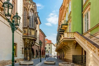 Shutterstock/Mistervlad