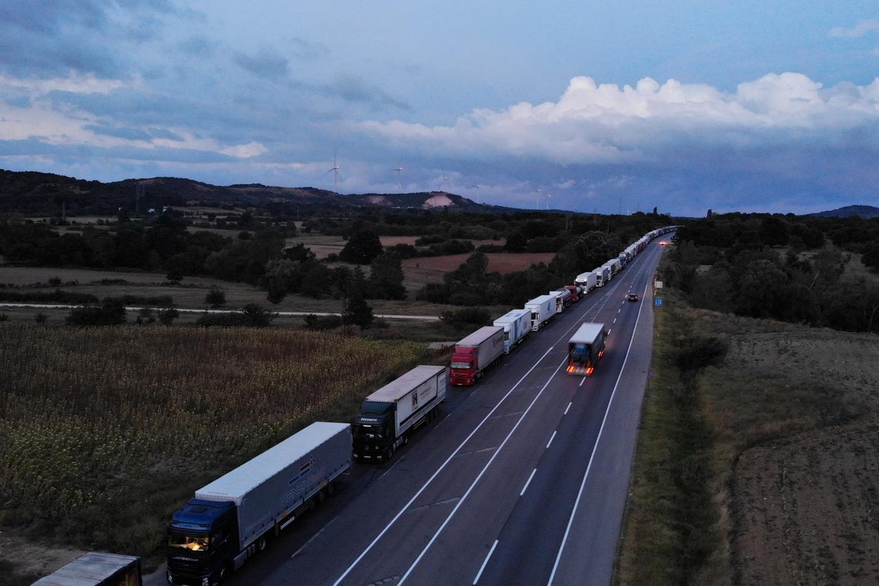 Trucks wait in line on the highway leading to the Kapikule Border Gate near Edirne, Türkiye. (IHA Photo)