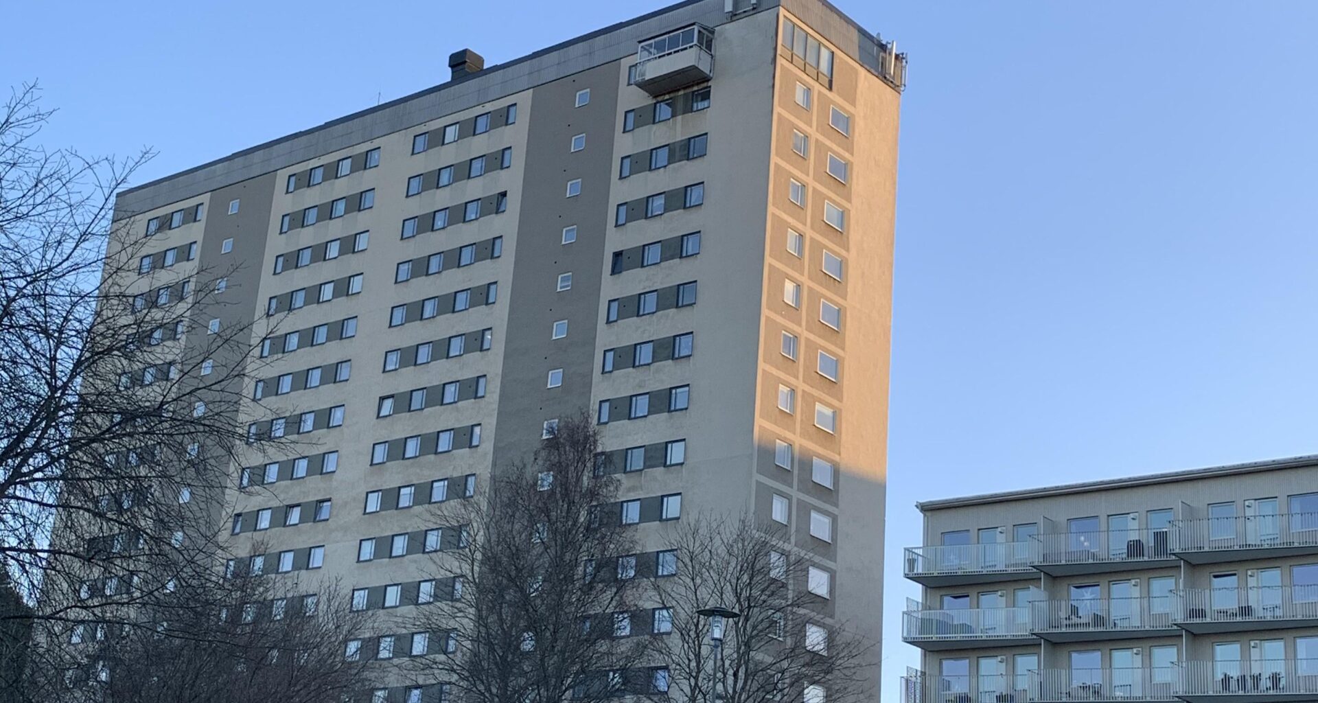Vad är grejen med en enda balkong? (Sundbyberg)