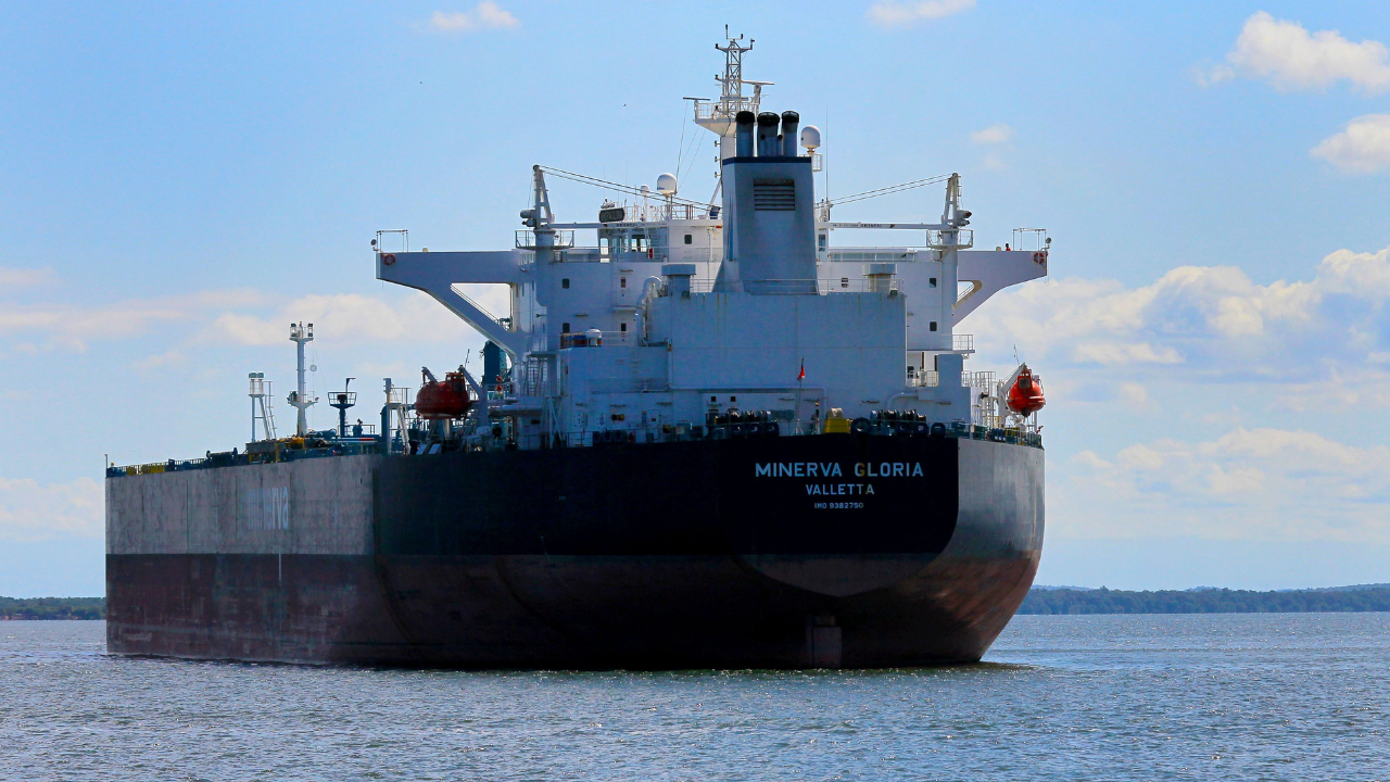 Trump Coast Guard pursues sanctioned oil tanker near Venezuela