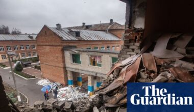 Ukraine war briefing: Kyiv’s forces battle Russian push to break through in Sumy region | Ukraine